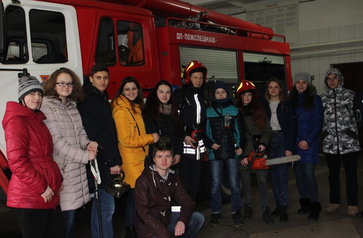 Черкаські школярі дізналися більше про фах рятувальника