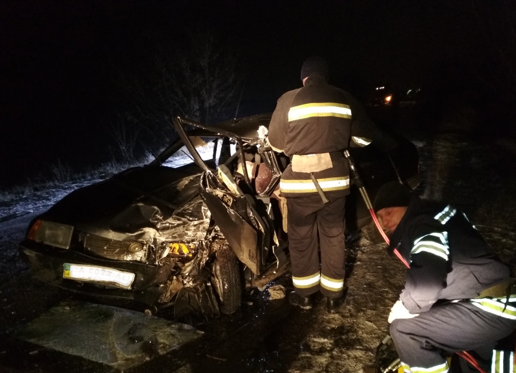 На Тальнівщині зіткнулися автобус і легковик, водій загинув