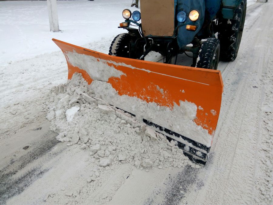 Близько 40 одиниць техніки прибирає сніг у Черкасах