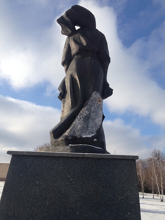 У Корсуні-Шевченківському з’ясували, хто пошкодив пам’ятник загиблим воїнам