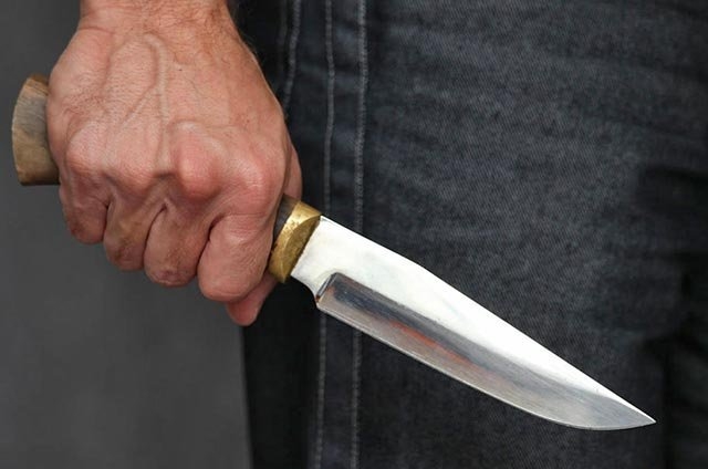 Черкасцю, який напав на чоловіка з ножем, оголосили підозру