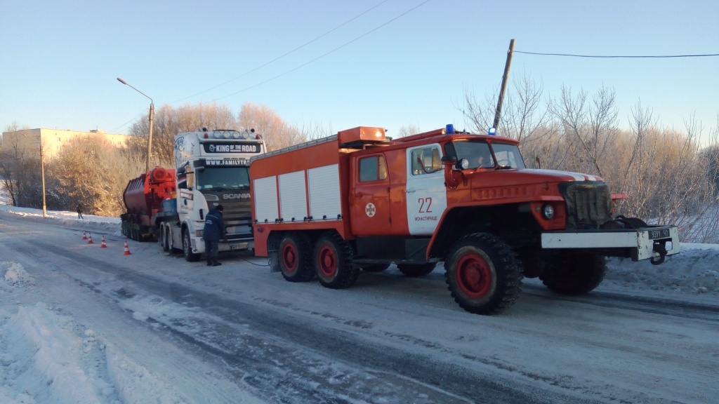 На Черкащині вантажівки заносить на слизьких ділянках доріг