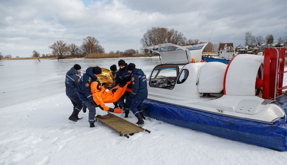 Черкаські рятувальники відпрацьовували навички роботи в умовах низьких температур