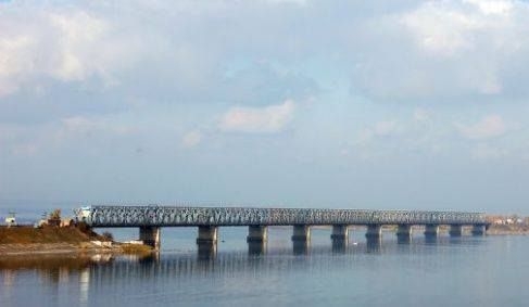 На мосту через Дніпро тривають ремонтні роботи