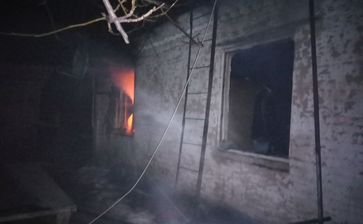 Рятувальники ліквідували дві пожежі на горищах житлових будинків
