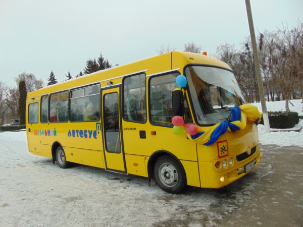 Школі на Звенигородщині передали новий автобус