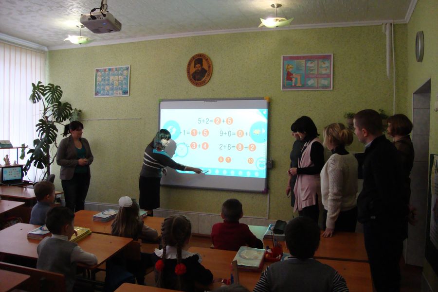 Чорнобаївська селищна рада придбала інтерактивні дошки для першокласників школи №1