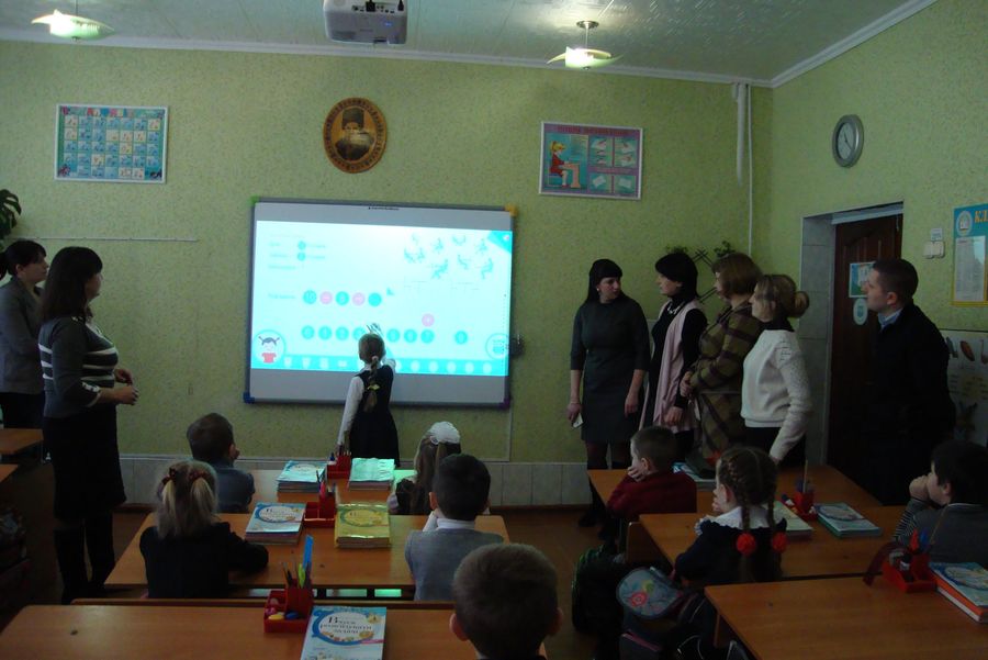 Чорнобаївська селищна рада придбала інтерактивні дошки для першокласників школи №1 