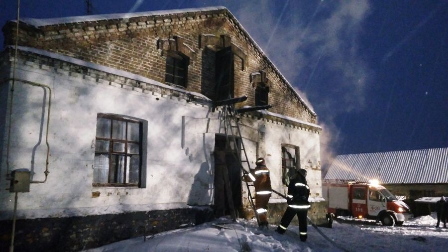 У Жашкові рятувальники ліквідували пожежу багатоквартирного будинку