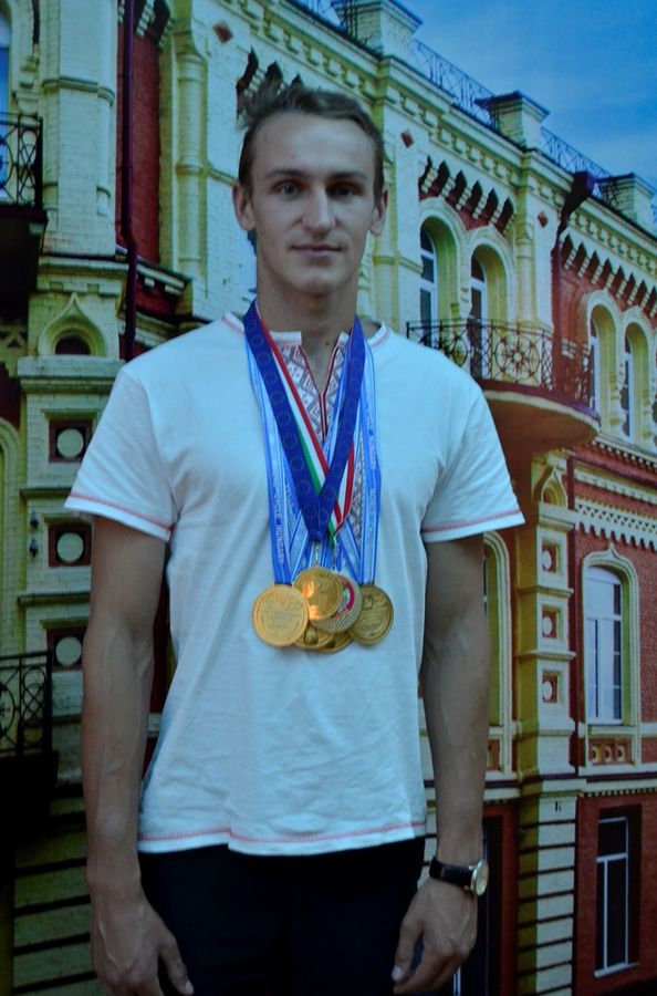 Студент УДПУ Валентин Хмільовий встановив новий рекорд із гирьового спорту