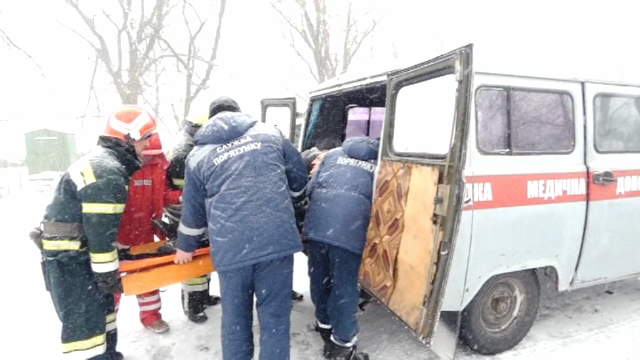 На Шполянщині рятувальники деблокували з автомобіля двох людей