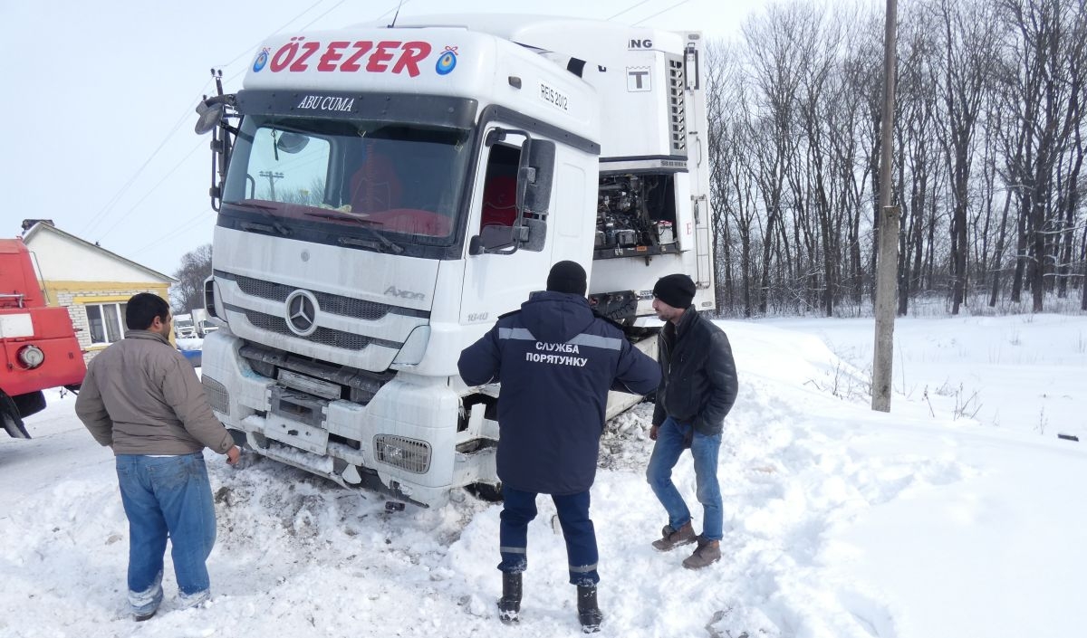 На Шполянщині вантажівка перекрила залізничний переїзд
