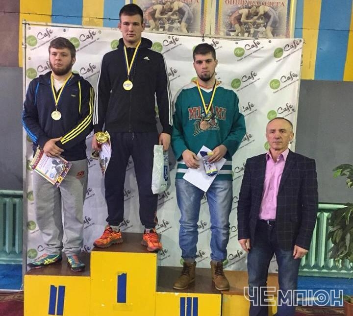 Черкаські спортсмени повернулись з нагородами всеукраїнського турніру з вільної боротьби