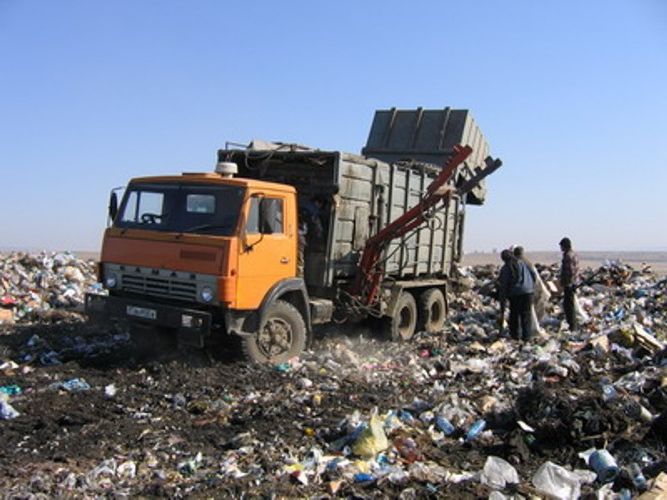 КП «Cлужба чистоти» долає накопичене сміття і ніяк не здолає