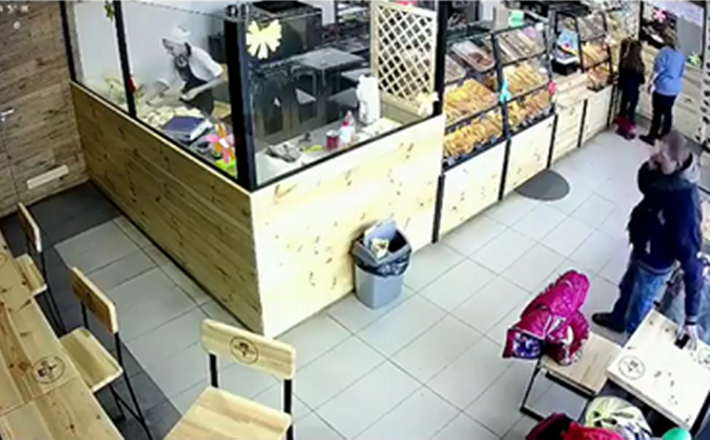 У Черкаському кафе у дитини вкрали мобільний телефон