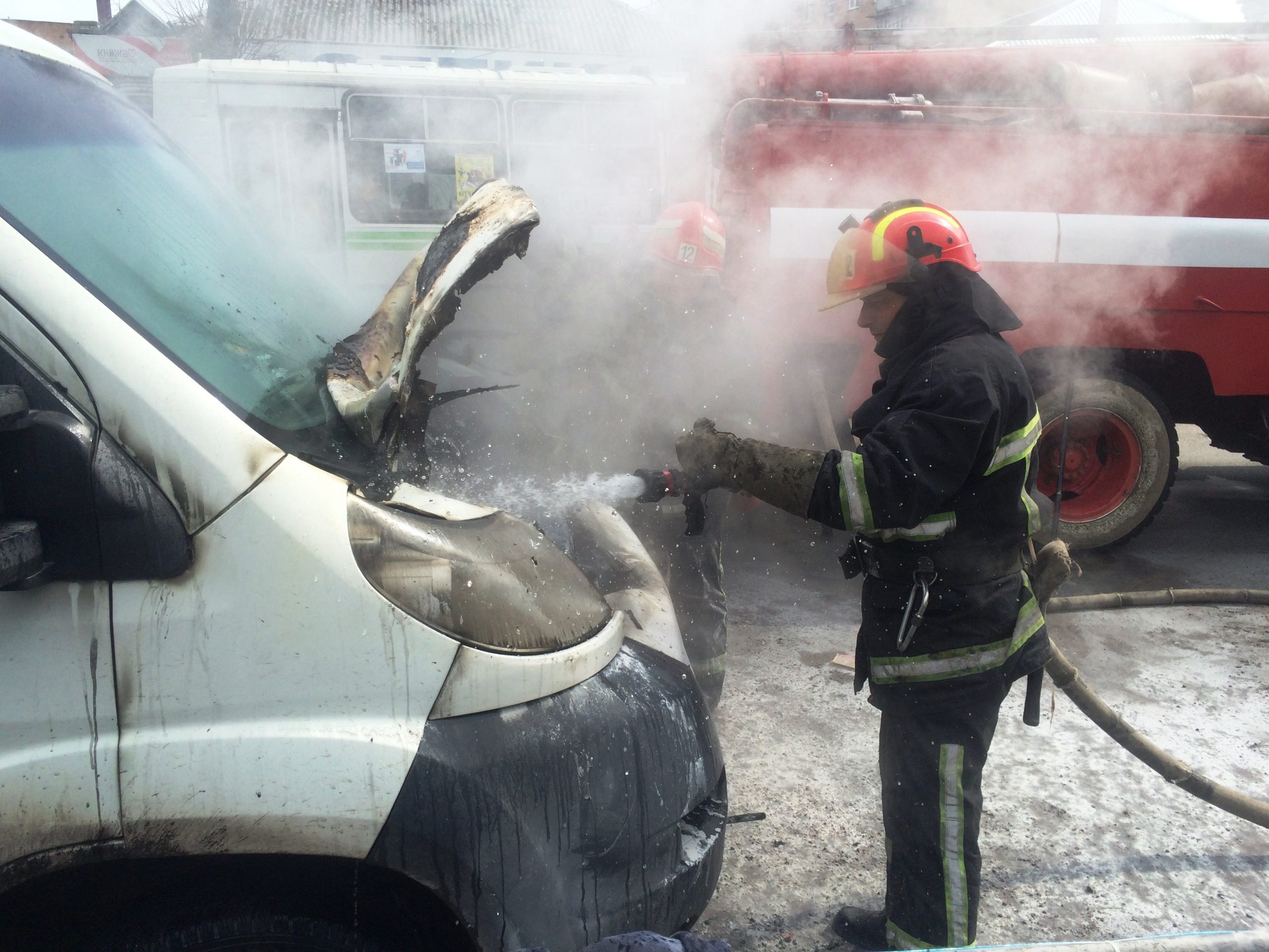 У Смілі водій постраждав під час пожежі автомобіля