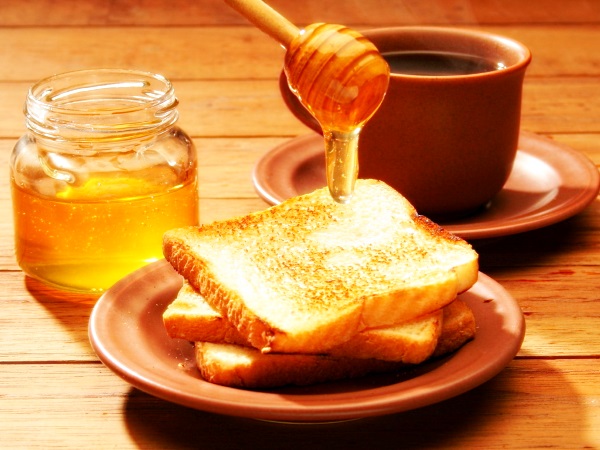 Чи шкідливо додавати мед у гарячий чай?
