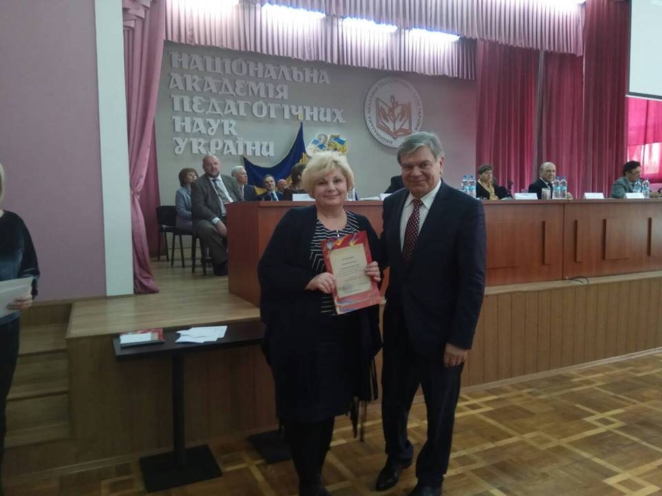 Черкаська викладачка нагороджена дипломом за підручник «Українська мова»