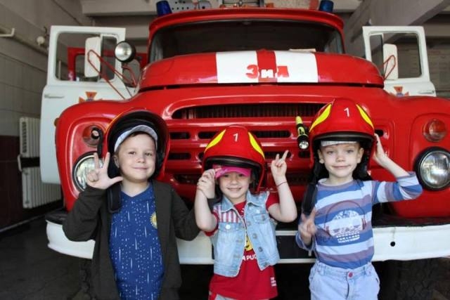 Черкаські діти завітали в гості до пожежної частини міста