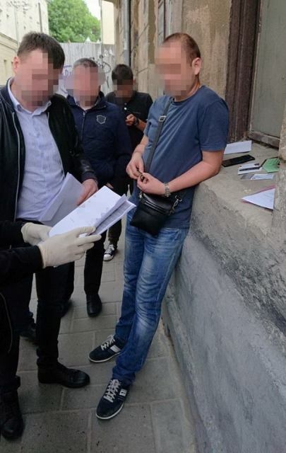 На хабарі затримано інспектора Черкаської митниці ДФС (ФОТО)