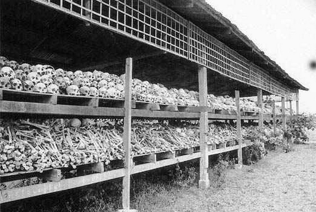 Жорстока правда концтаборів Дахау та Освенцим