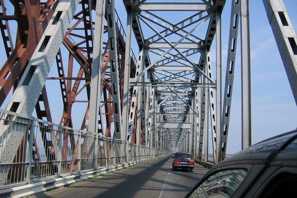 На мосту через Дніпро в Черкасах обмежать рух
