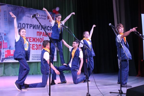 Дружини юних пожежників демонстрували таланти на всеукраїнському фестивалі (ВІДЕО)