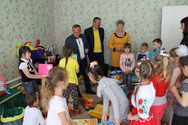 Геннадій Бобов допоміг дитячим садочкам на Корсунщині