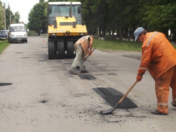 Мер Черкас просить передбачити місту субвенцію на ремонт доріг (ДОКУМЕНТ)