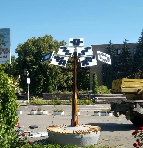 На центральній площі Звенигородки встановлено «Альтернативне дерево»