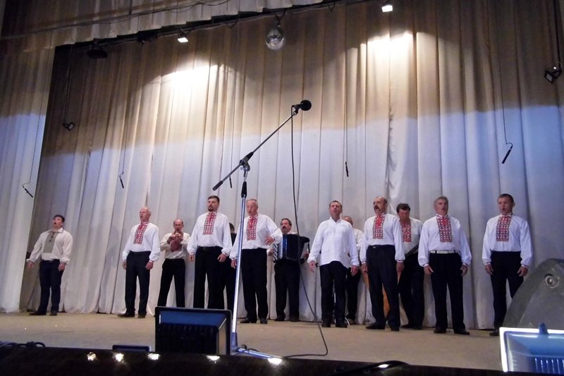 У Чорнобаї День Конституції відзначили занесенням на Дошку пошани, «Party на шайбі» та концертом «ШОУЮРИ»