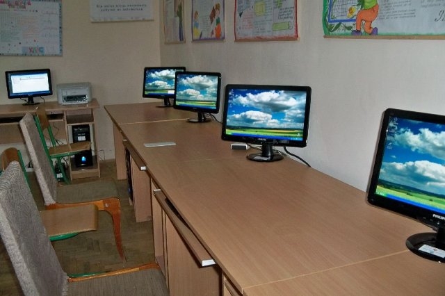Оштрафували за несвоєчасну поставку комп’ютерів до шкіл Драбівщини
