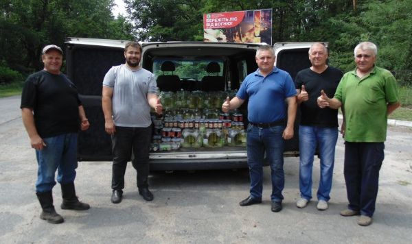 Золотоніські лісівники передали українським воїнам смачні подарунки