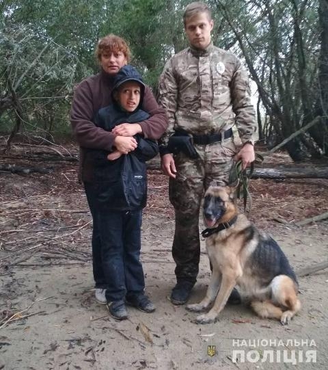 На Черкащині хлопчика, який заблукав у лісі, знайшов службовий пес