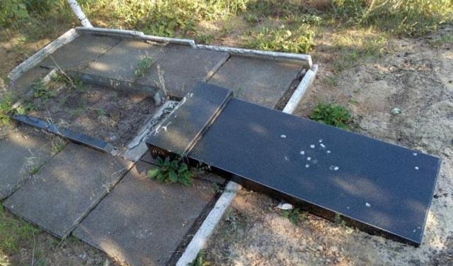 Впіймали вандала, який розтрощив могилу у селі на Корсунщині