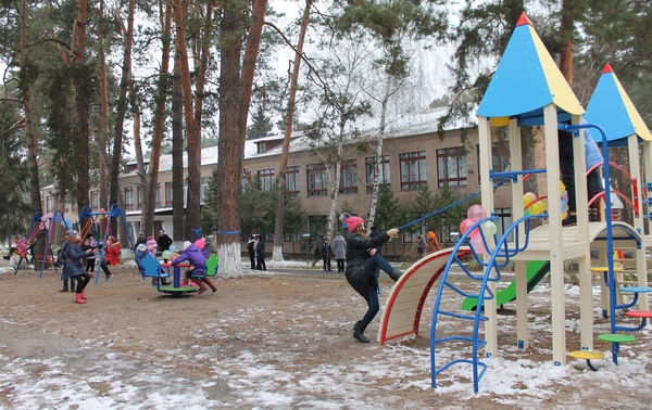 Геннадій Бобов подарував ще один дитячий майданчик громаді Корсунщини