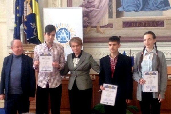14 черкаських школярів отримали стипендії Президента України