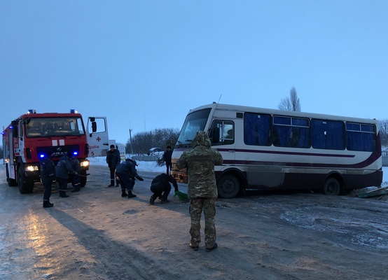 На Драбівщині рятувальники звільнили автобус із пасажирами