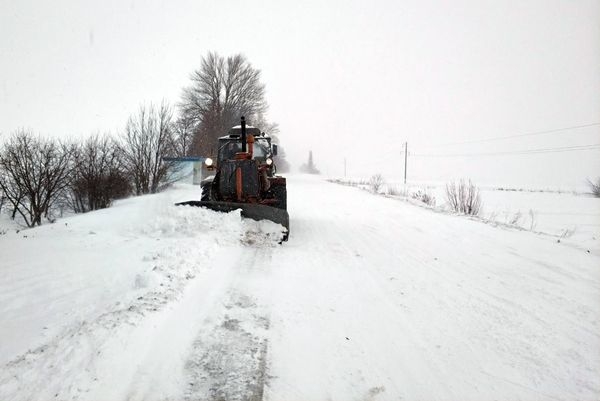 Дорожники Черкащини під час снігопадів цілодобово працюють над забезпеченням проїзду