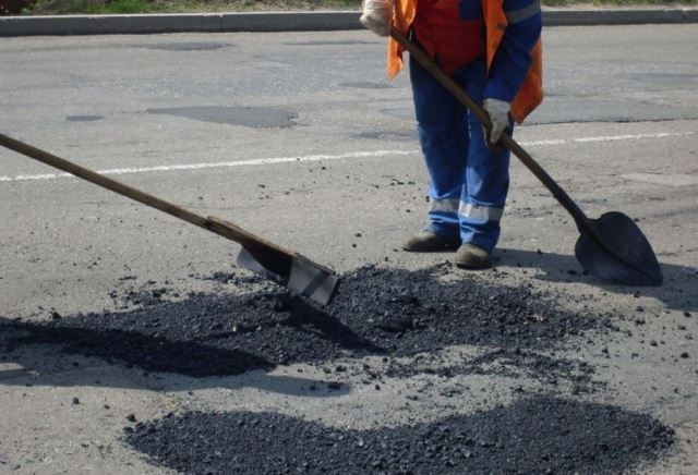 Дорогі дороги: 13 мільйонів гривень за 850 метрів ремонту вулиці у Черкасах