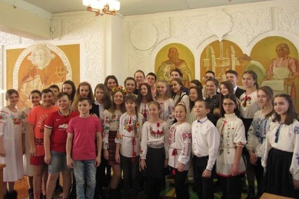 Черкаські школярі декламували вірші українських поетів