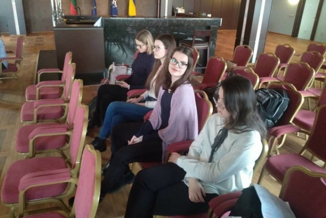 Школярка із Черкас перемогла у Всеукраїнському конкурсі ораторів англійською мовою