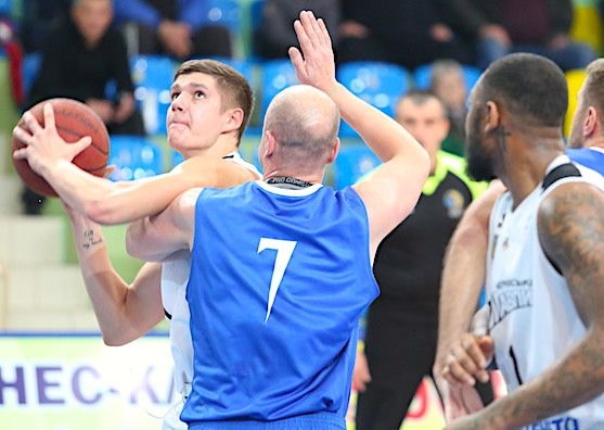 Черкаського баскетболіста запросили до юніорської збірної України