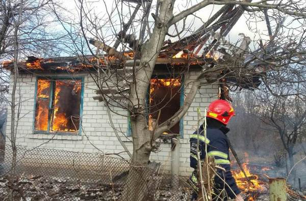 У Черкасах спалили житловий будинок (ВІДЕО)