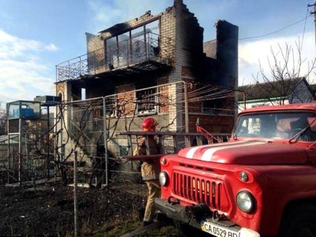 У Чеховці згорів двоповерховий будинок (ФОТО)
