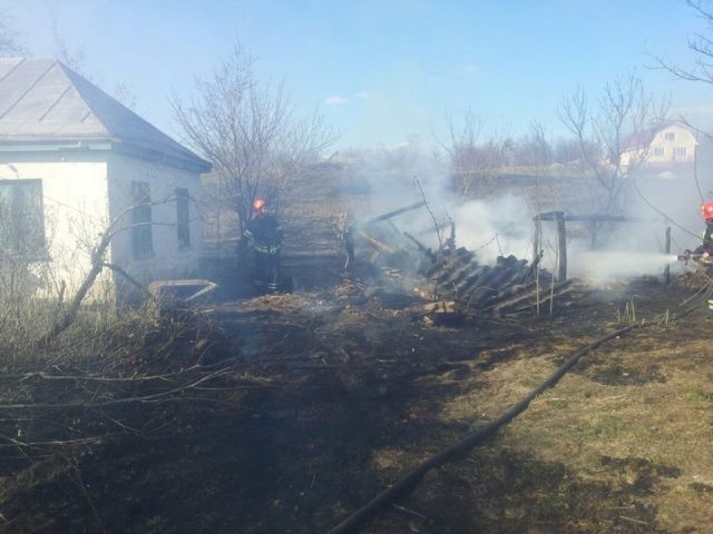 За добу у природних екосистемах Черкащини рятувальники ліквідували 13 пожеж