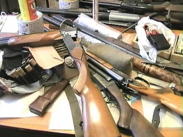 120 одиниць зброї та спецзасобів здали до поліції Черкащини
