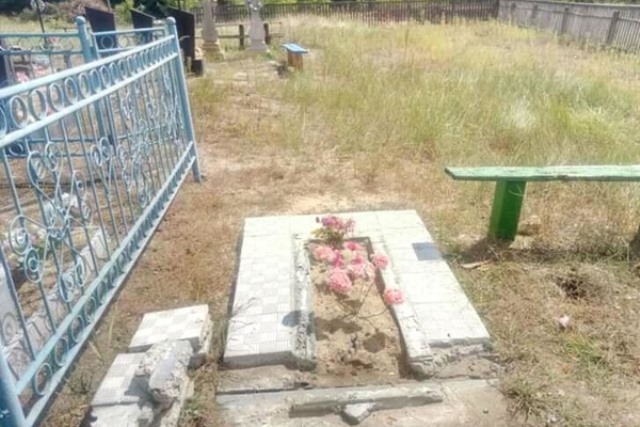Копачі могил викинули покійницю з поховання на Черкащині