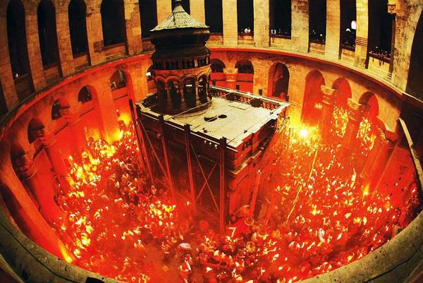 Як у Єрусалимі щороку сходить Благодатний вогонь