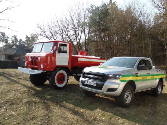 «Друге життя» пожежному автомобілю подарували золотоніські лісівники (ФОТО)